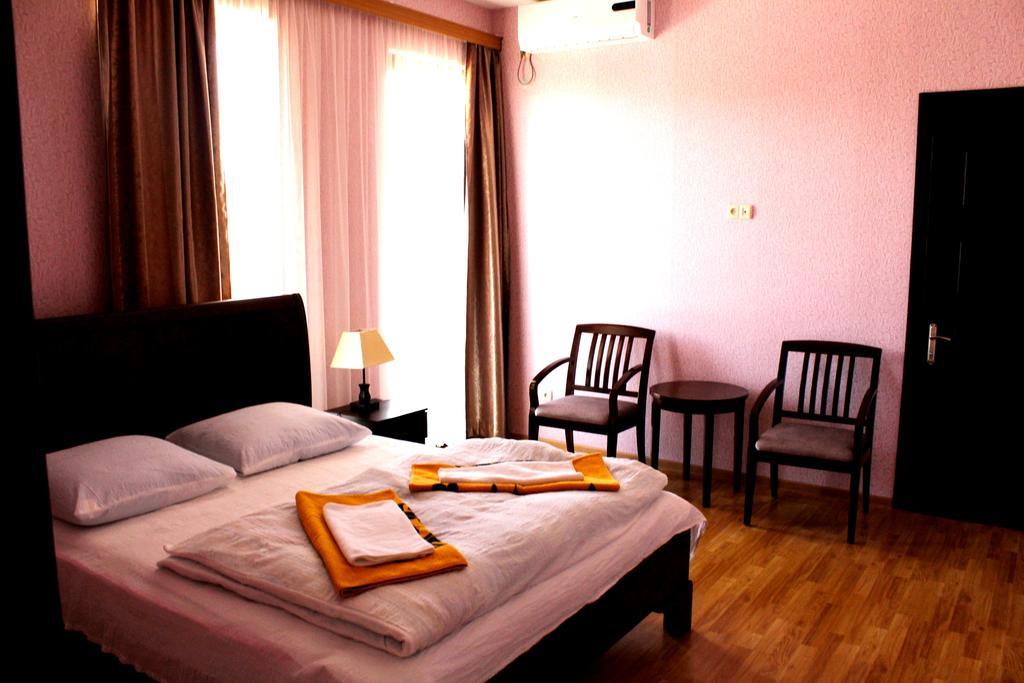 Argopalace Kutaisi Habitación foto